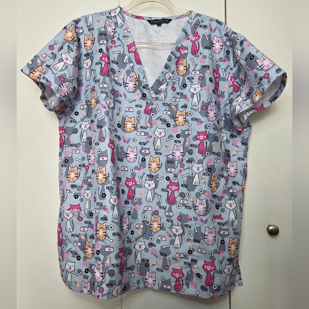 Womens Scrub Double Pocket Playful Cat Print V-Neck